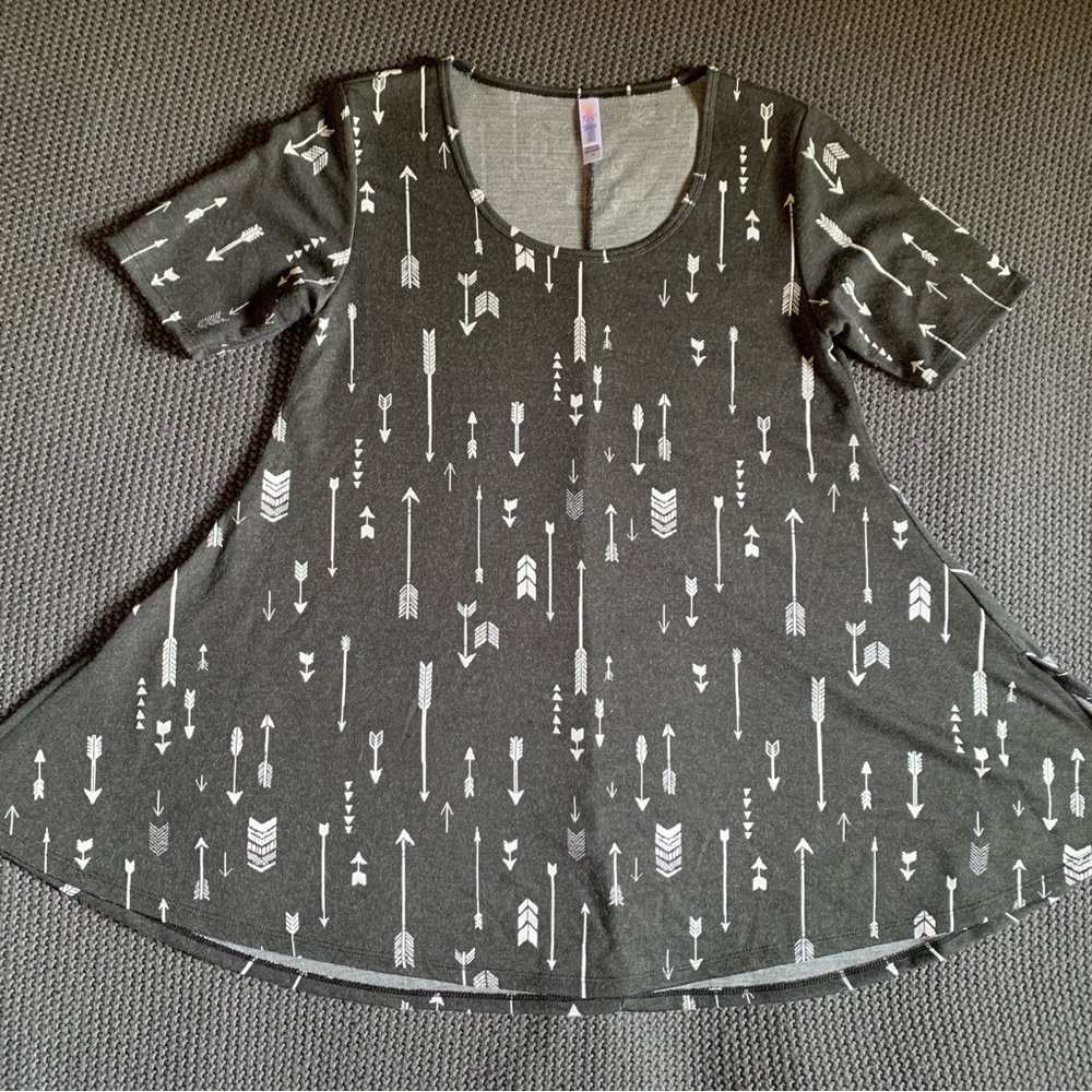 LuLaRoe Arrows ‘Perfect’ Tee